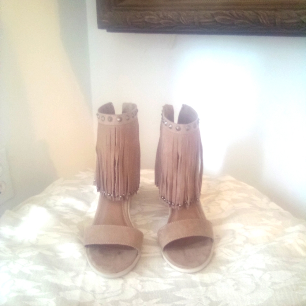 Final Sale 🥳 Very Volatile Boho Fringe Chucky Heel Sandal